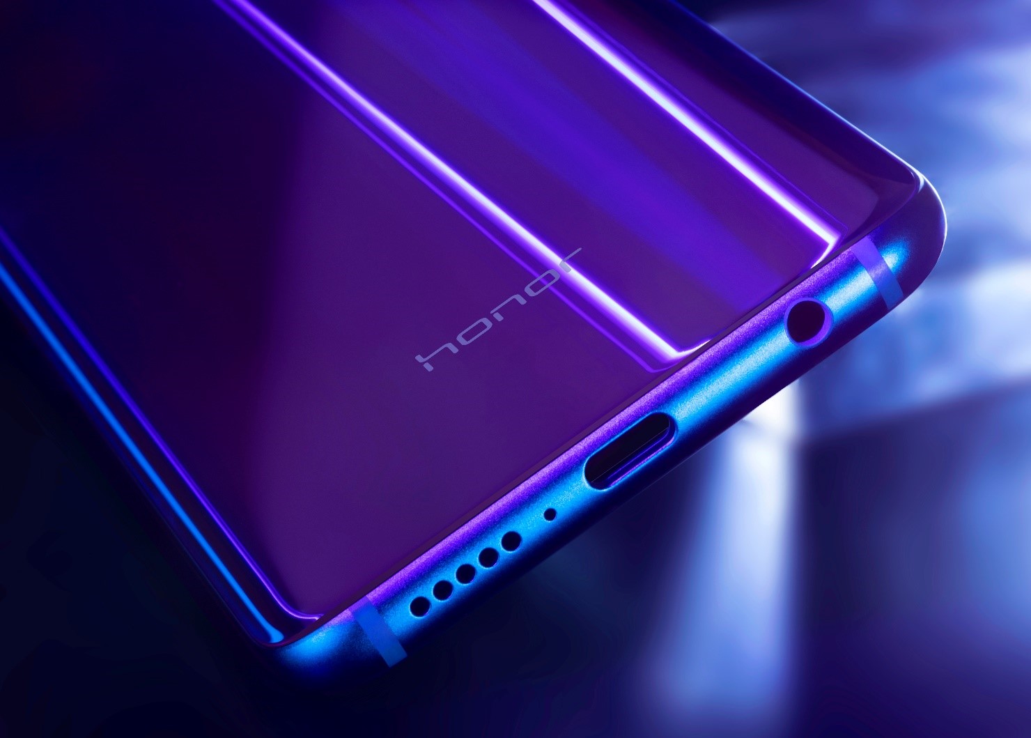 Флагман Honor 10 получит технологии GPU Turbo и AIS в августе