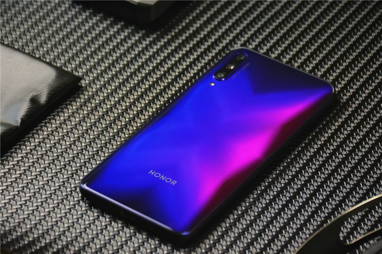 HONOR 9X PRO: 
One Month in with my HONOR 9X PRO