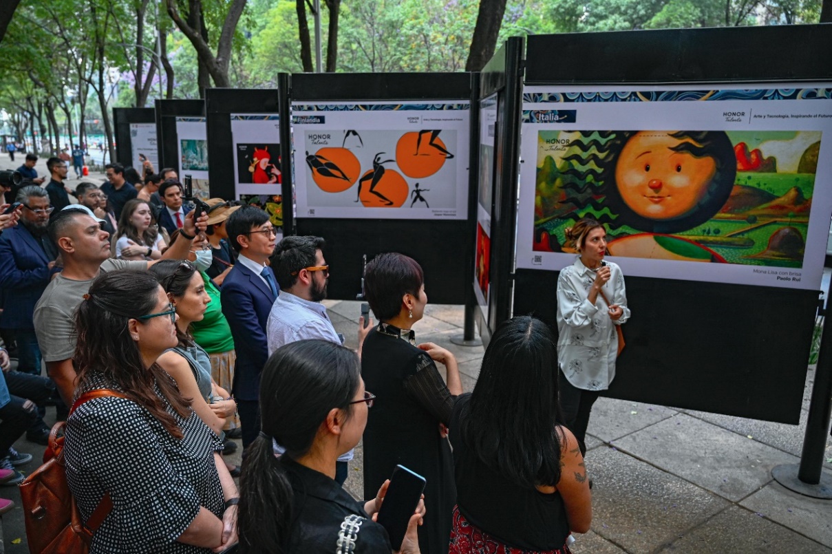 The opening of the HONOR Talents Award Exhibition at Reforma Avenue, Mexico City, Mexico.