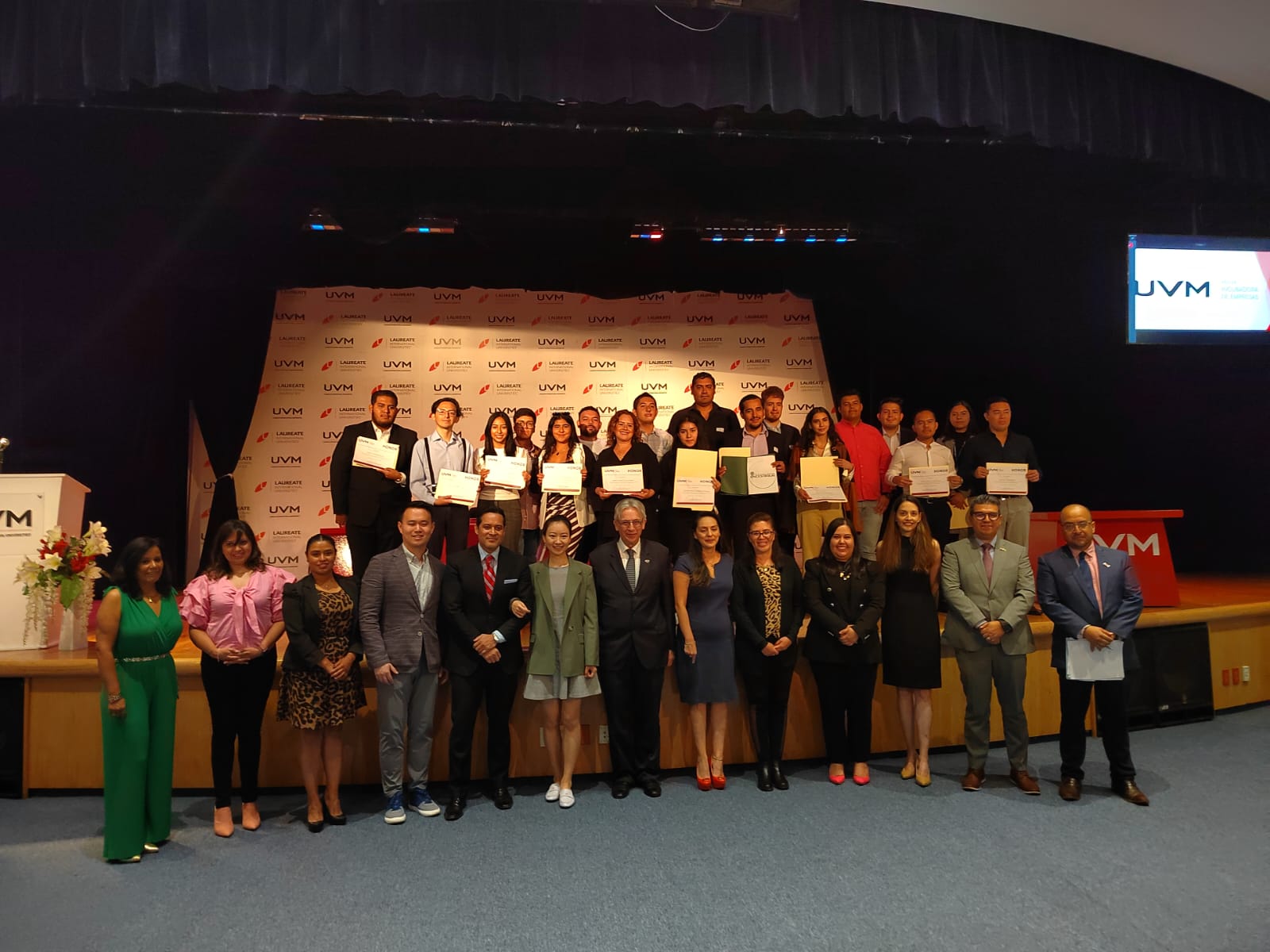 HONOR y la UVM lanzan becas para apoyar a emprendedores en México